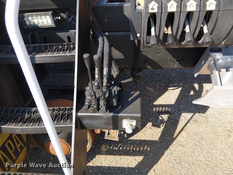 image for item EG8261 2010 International WorkStar 7500 Crew Cab crane truck