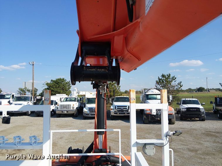 image for item EG8261 2010 International WorkStar 7500 Crew Cab crane truck