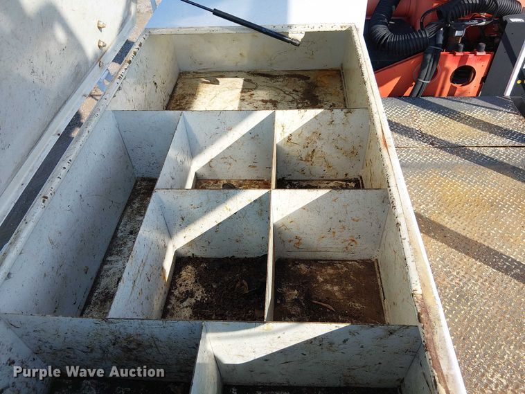 image for item EG8261 2010 International WorkStar 7500 Crew Cab crane truck