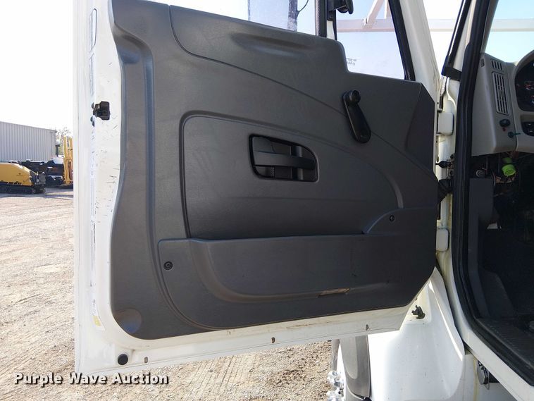 image for item EG8261 2010 International WorkStar 7500 Crew Cab crane truck