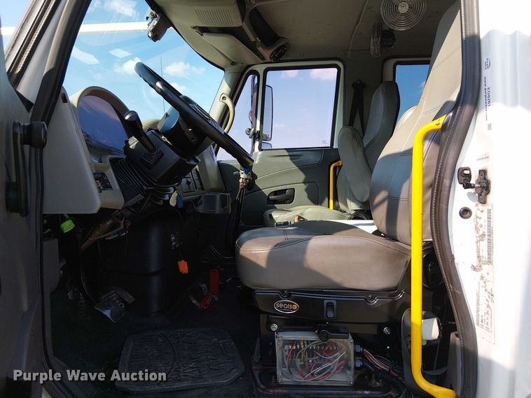 image for item EG8261 2010 International WorkStar 7500 Crew Cab crane truck