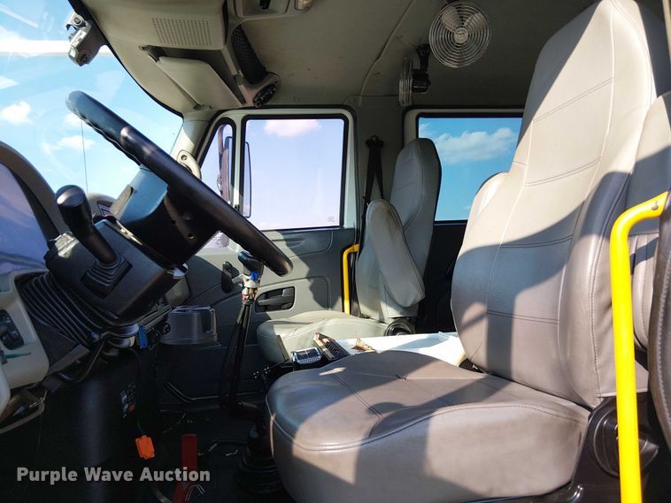 image for item EG8261 2010 International WorkStar 7500 Crew Cab crane truck