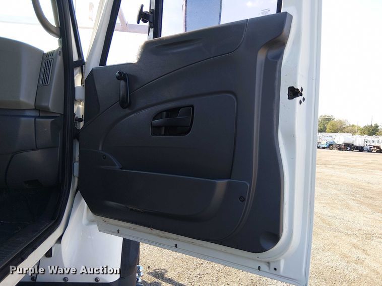 image for item EG8261 2010 International WorkStar 7500 Crew Cab crane truck