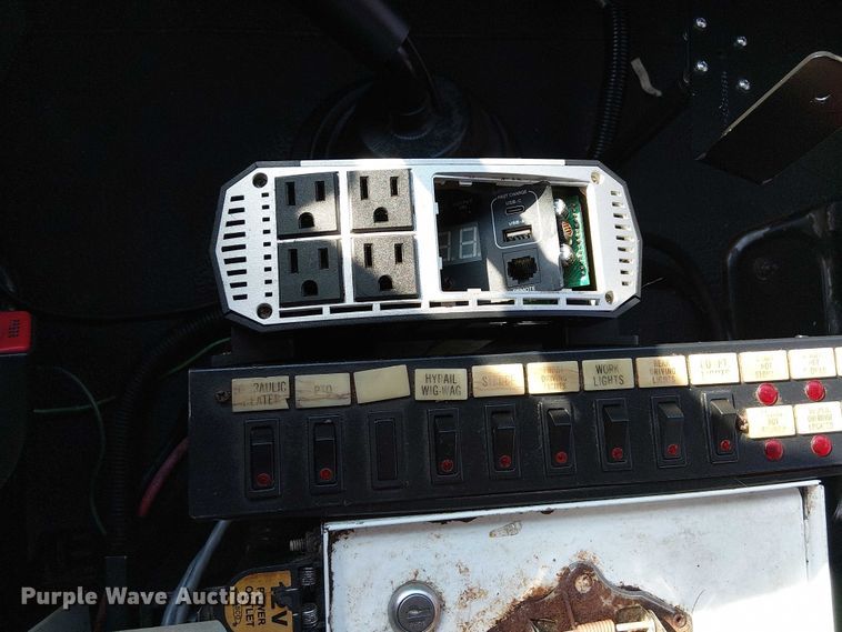 image for item EG8261 2010 International WorkStar 7500 Crew Cab crane truck