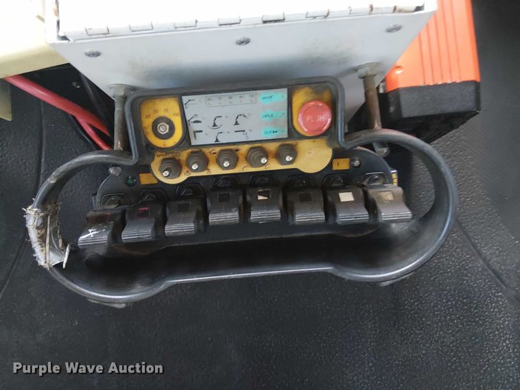 image for item EG8261 2010 International WorkStar 7500 Crew Cab crane truck