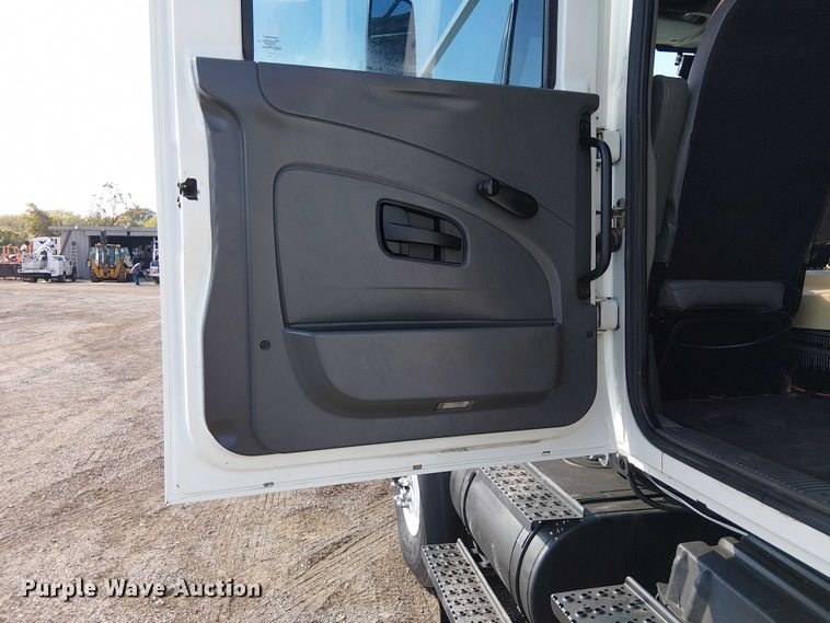 image for item EG8261 2010 International WorkStar 7500 Crew Cab crane truck