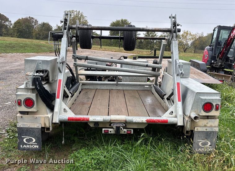 image for item EJ7698 2022 Larson 7500 reel trailer