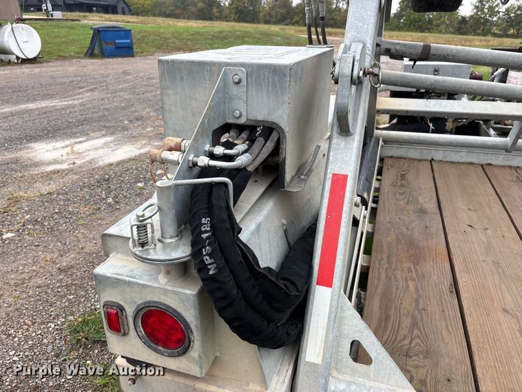 image for item EJ7698 2022 Larson 7500 reel trailer