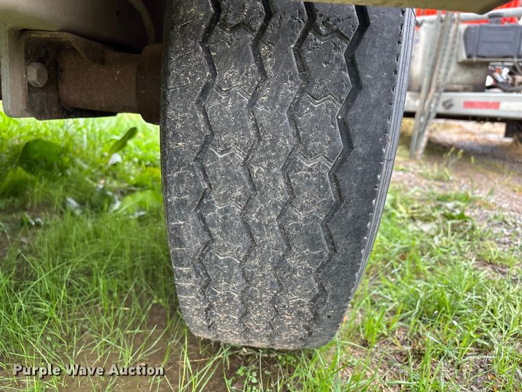 image for item EJ7698 2022 Larson 7500 reel trailer