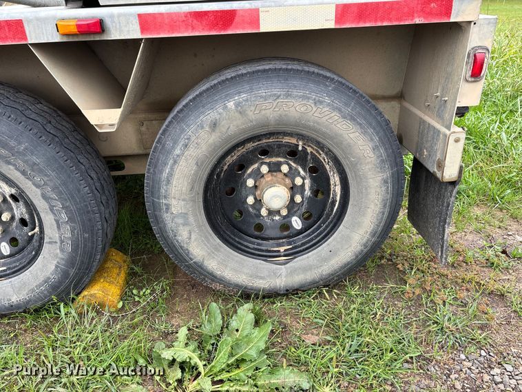 image for item EJ7698 2022 Larson 7500 reel trailer