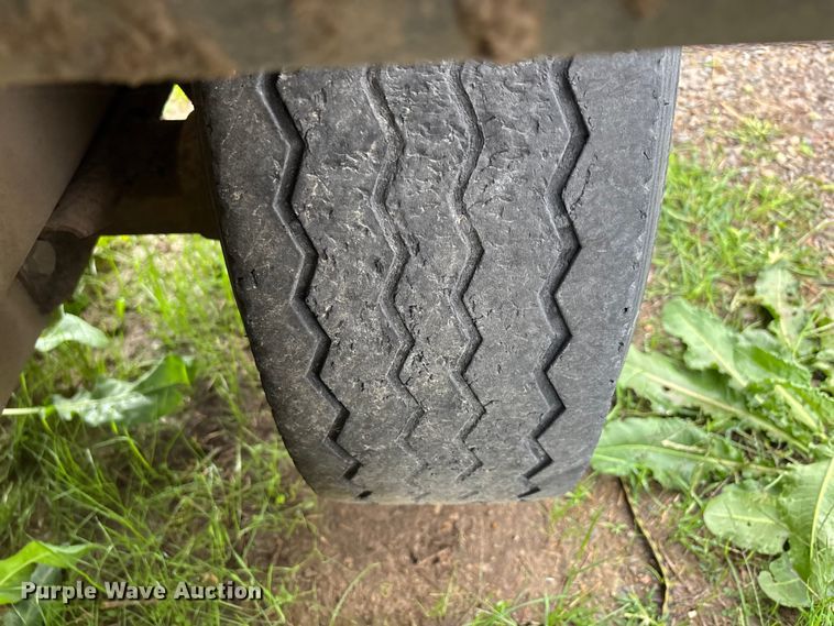 image for item EJ7698 2022 Larson 7500 reel trailer