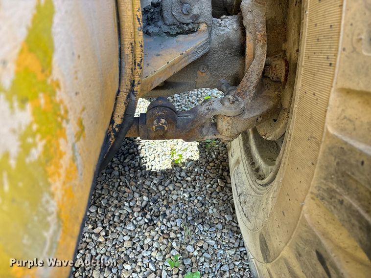 image for item EJ7724 1980 Grove RT58B crane