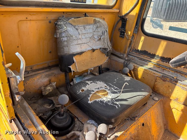 image for item EJ7724 1980 Grove RT58B crane