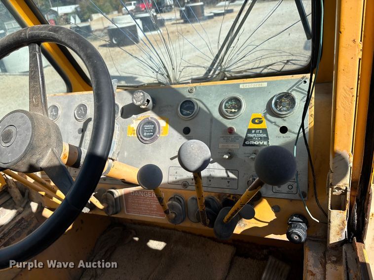 image for item EJ7724 1980 Grove RT58B crane