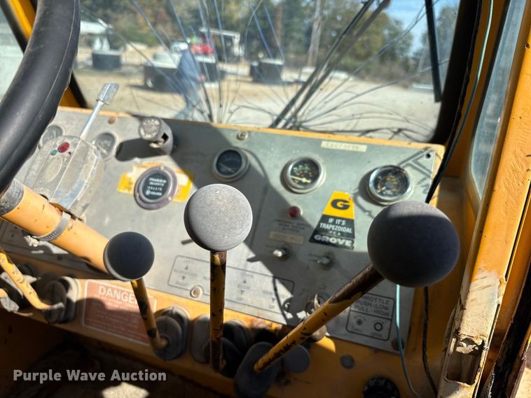 image for item EJ7724 1980 Grove RT58B crane