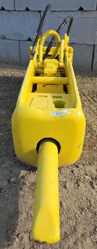 image for item EK5439 NPK GH18 breaker