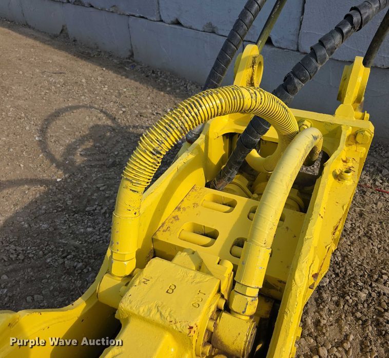 image for item EK5439 NPK GH18 breaker