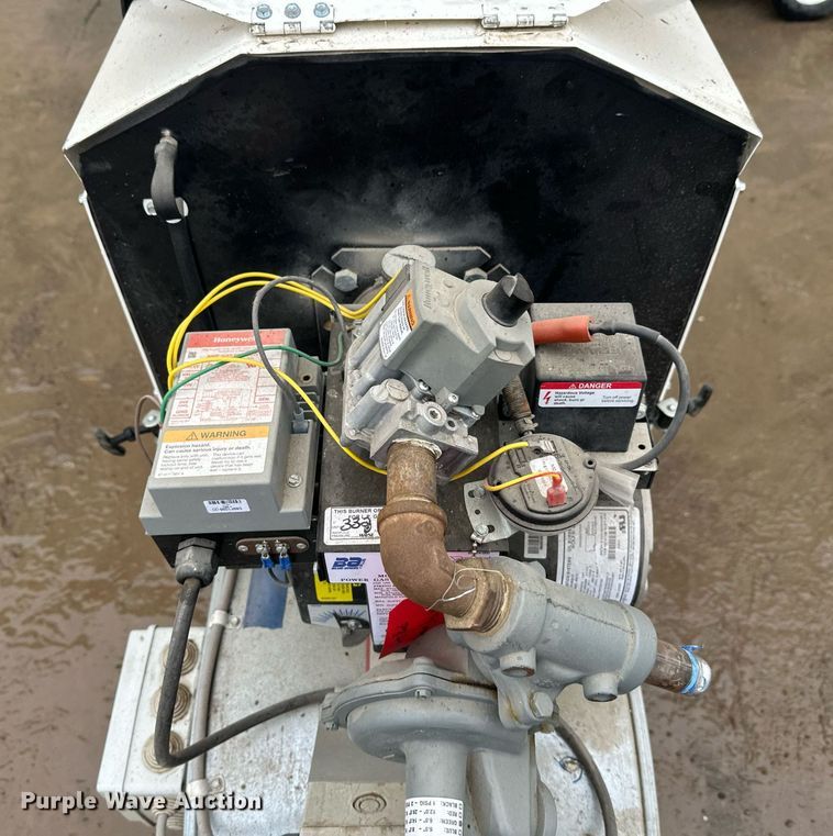 image for item EL0043 Heat Wagon VG400 heater