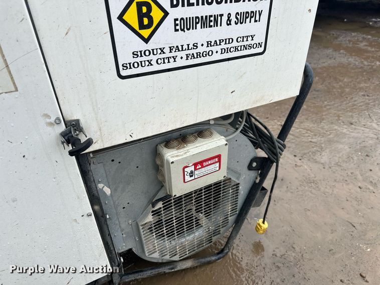 image for item EL0044 Heat wagon VG400 heater