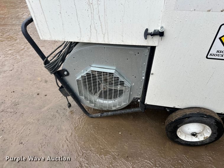 image for item EL0046 Heat Wagon VG400 heater