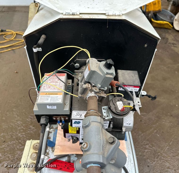 image for item EL0046 Heat Wagon VG400 heater