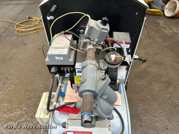 image for item EL0046 Heat Wagon VG400 heater