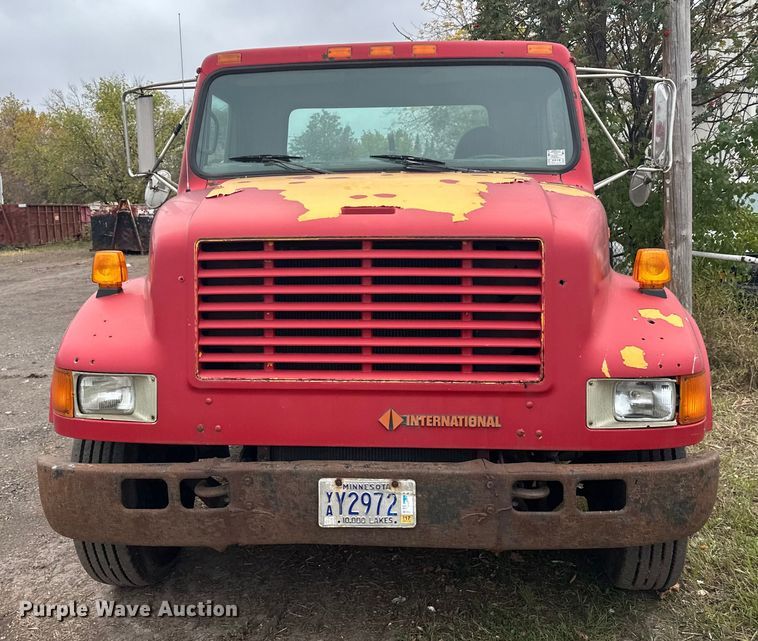 image for item EL0049 1991 International 4700LP hook lift truck