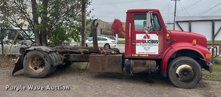 image for item EL0049 1991 International 4700LP hook lift truck