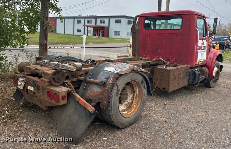 image for item EL0049 1991 International 4700LP hook lift truck