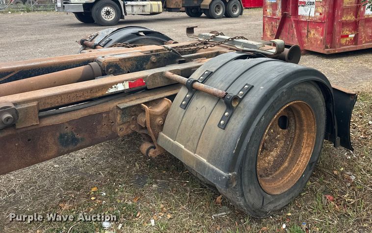 image for item EL0049 1991 International 4700LP hook lift truck