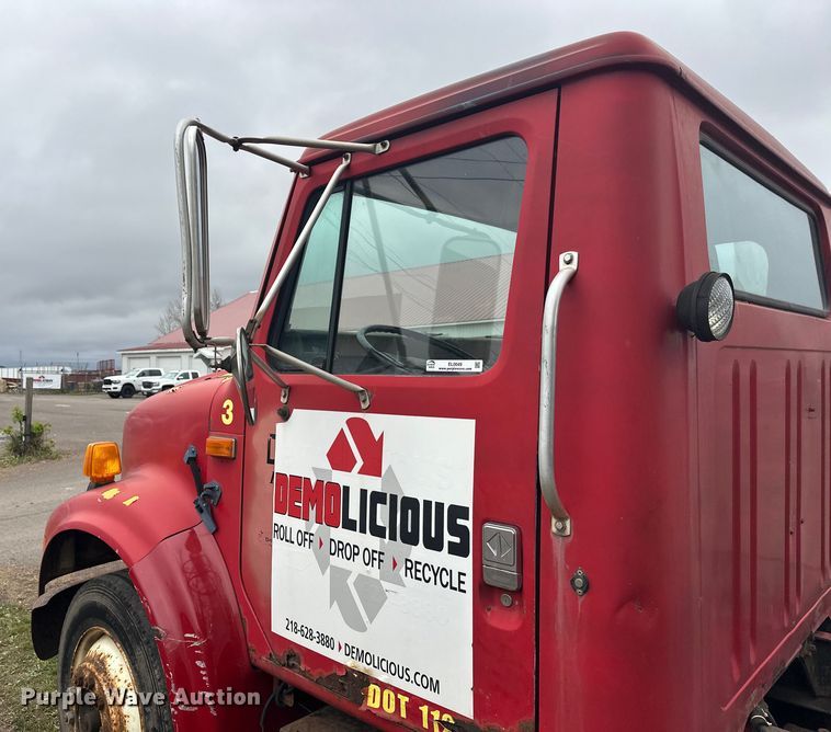 image for item EL0049 1991 International 4700LP hook lift truck