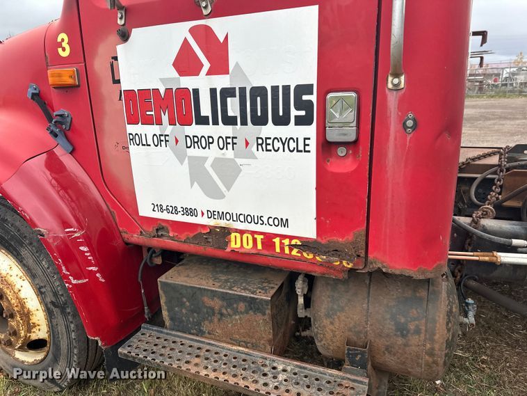 image for item EL0049 1991 International 4700LP hook lift truck