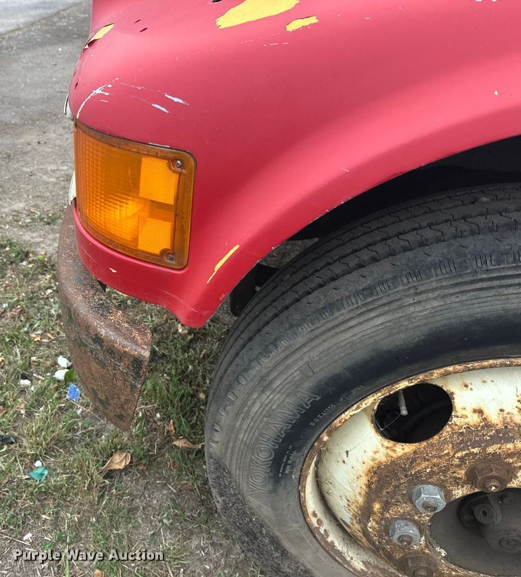 image for item EL0049 1991 International 4700LP hook lift truck