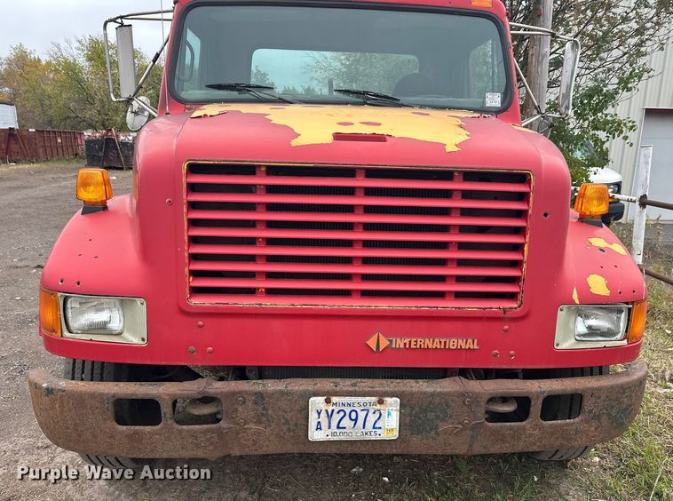 image for item EL0049 1991 International 4700LP hook lift truck