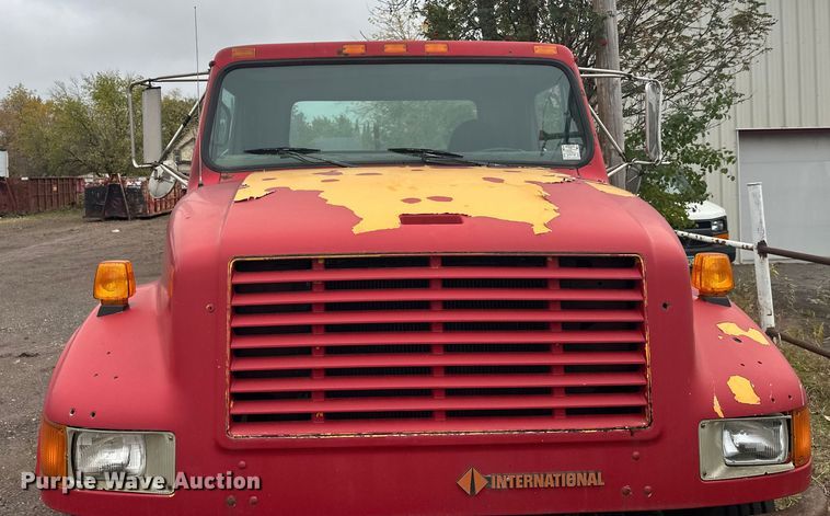 image for item EL0049 1991 International 4700LP hook lift truck