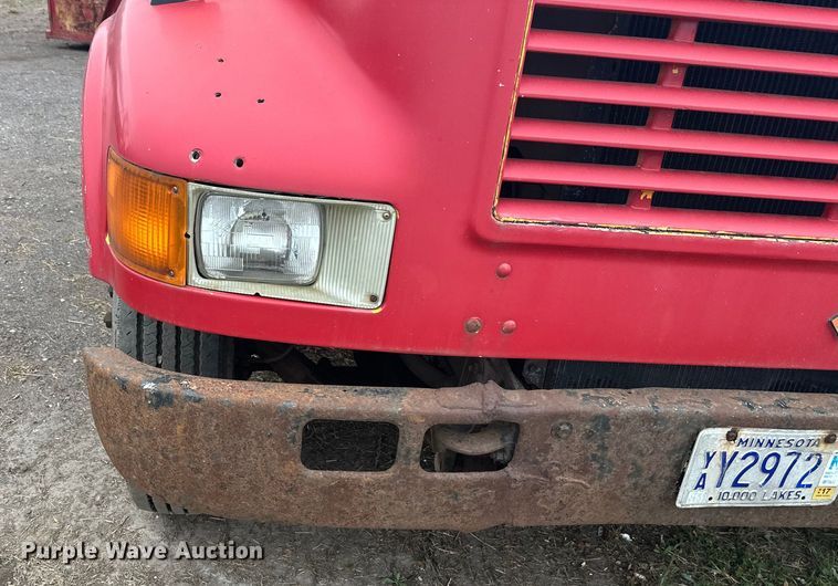 image for item EL0049 1991 International 4700LP hook lift truck