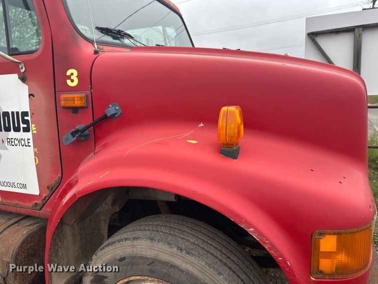 image for item EL0049 1991 International 4700LP hook lift truck