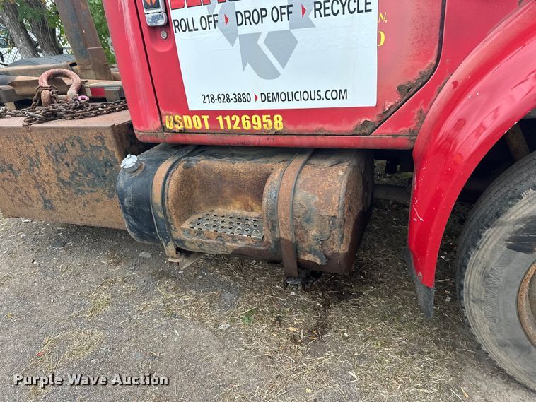 image for item EL0049 1991 International 4700LP hook lift truck