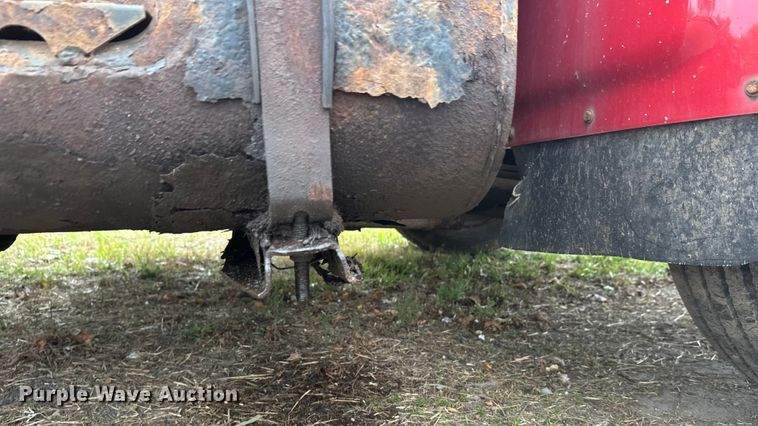 image for item EL0049 1991 International 4700LP hook lift truck