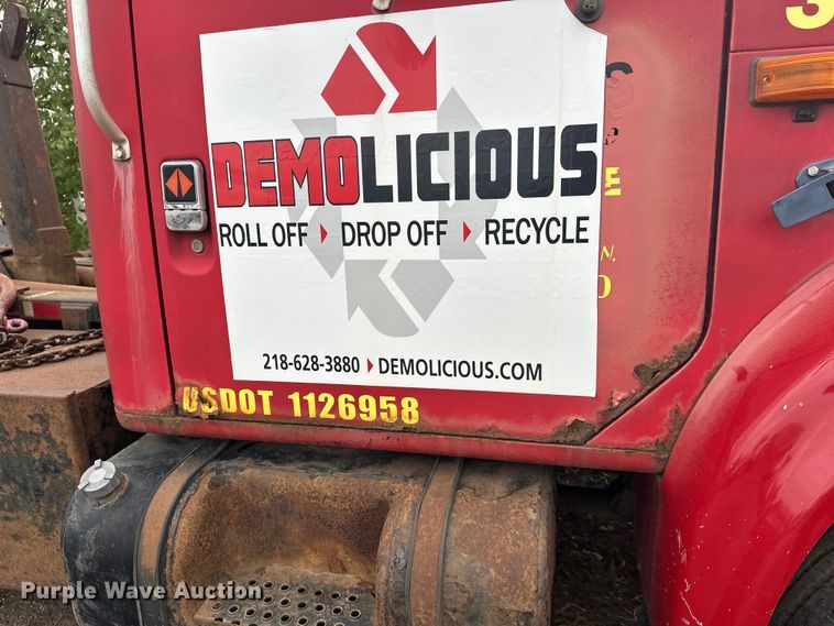 image for item EL0049 1991 International 4700LP hook lift truck