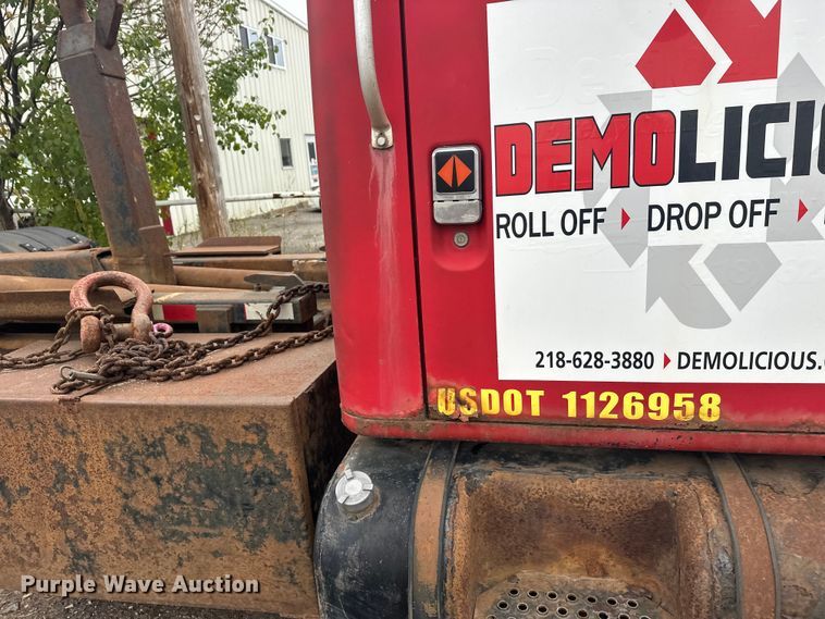 image for item EL0049 1991 International 4700LP hook lift truck