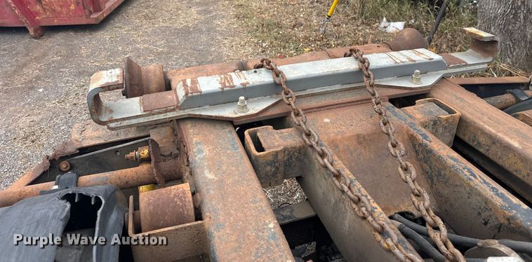 image for item EL0049 1991 International 4700LP hook lift truck