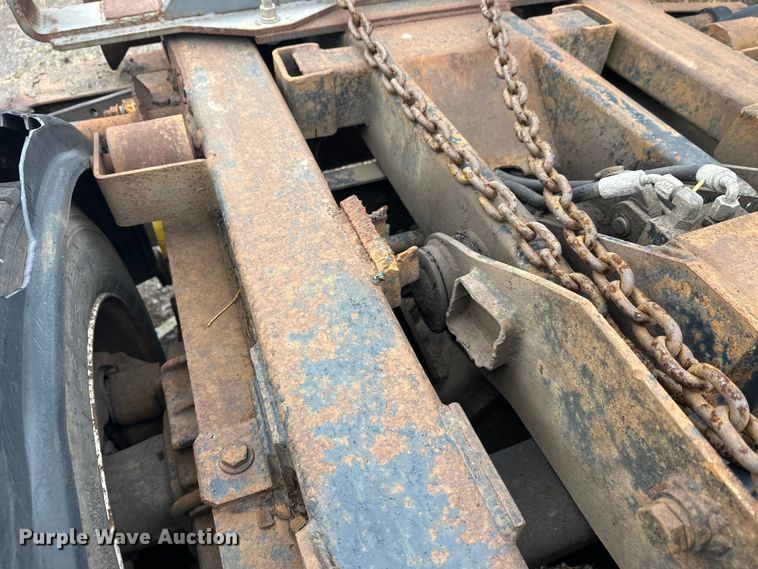 image for item EL0049 1991 International 4700LP hook lift truck