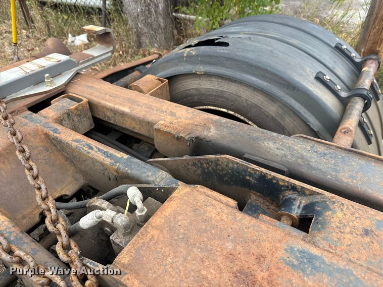 image for item EL0049 1991 International 4700LP hook lift truck