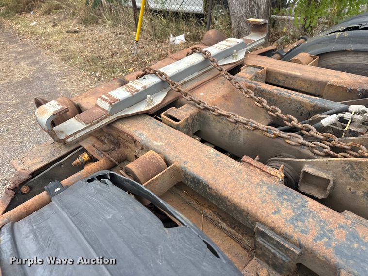 image for item EL0049 1991 International 4700LP hook lift truck