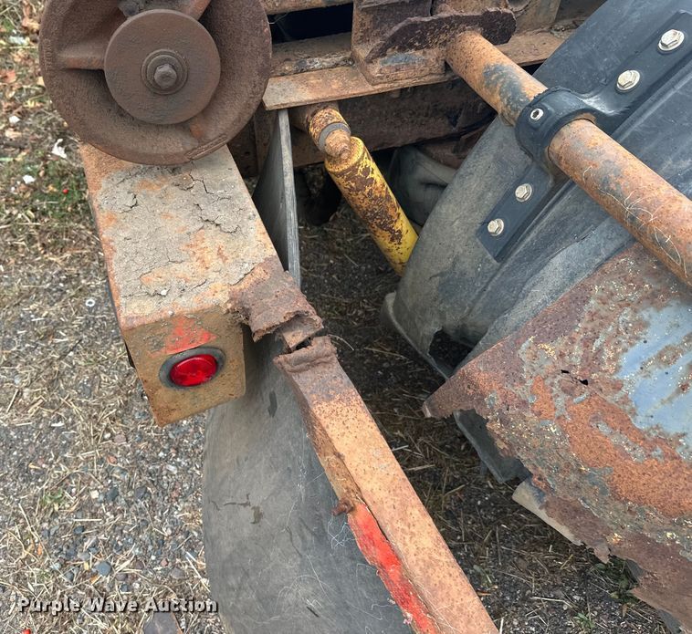 image for item EL0049 1991 International 4700LP hook lift truck