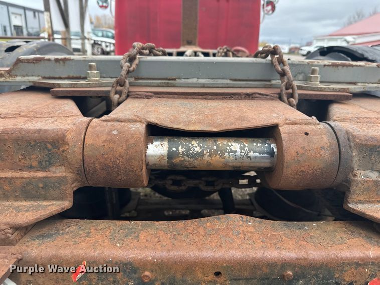 image for item EL0049 1991 International 4700LP hook lift truck