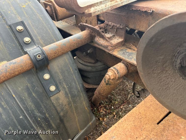 image for item EL0049 1991 International 4700LP hook lift truck