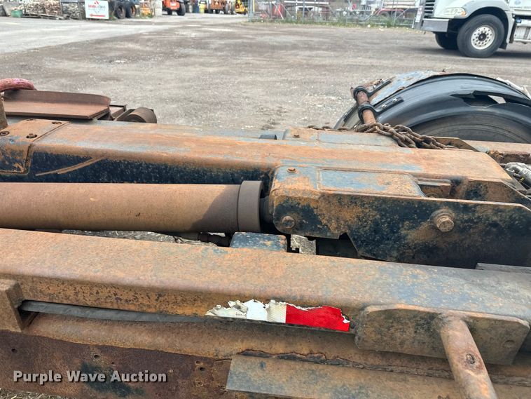 image for item EL0049 1991 International 4700LP hook lift truck