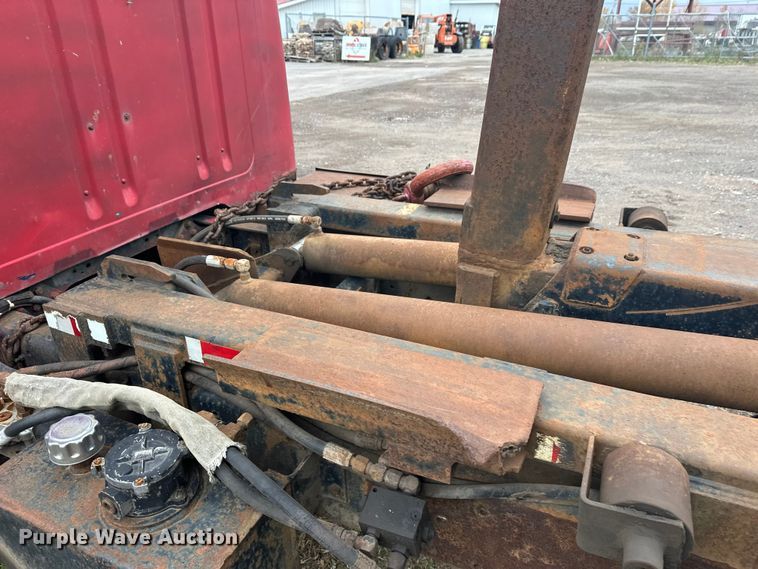 image for item EL0049 1991 International 4700LP hook lift truck